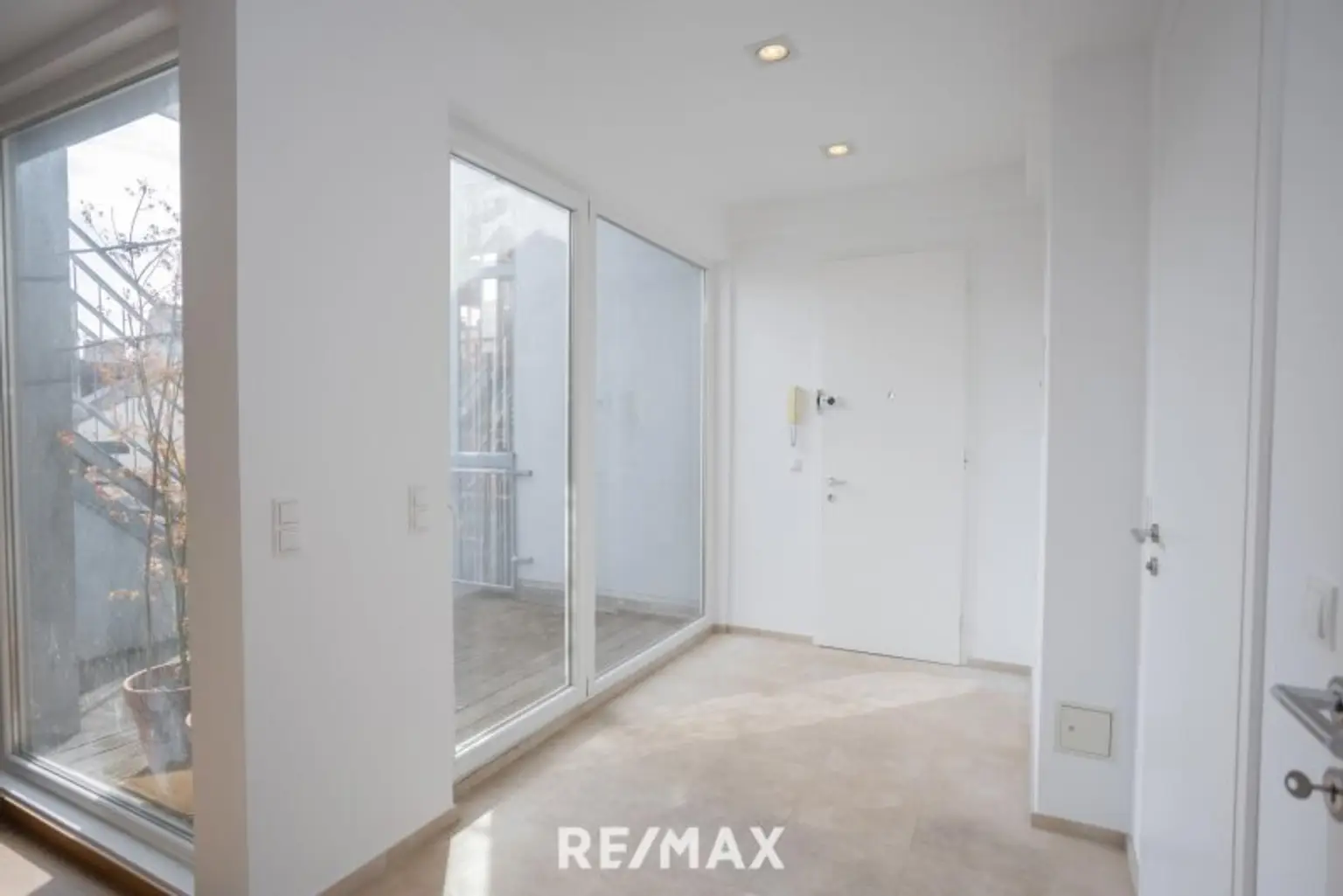 Vorraum + direkter Zugang zur Terrasse