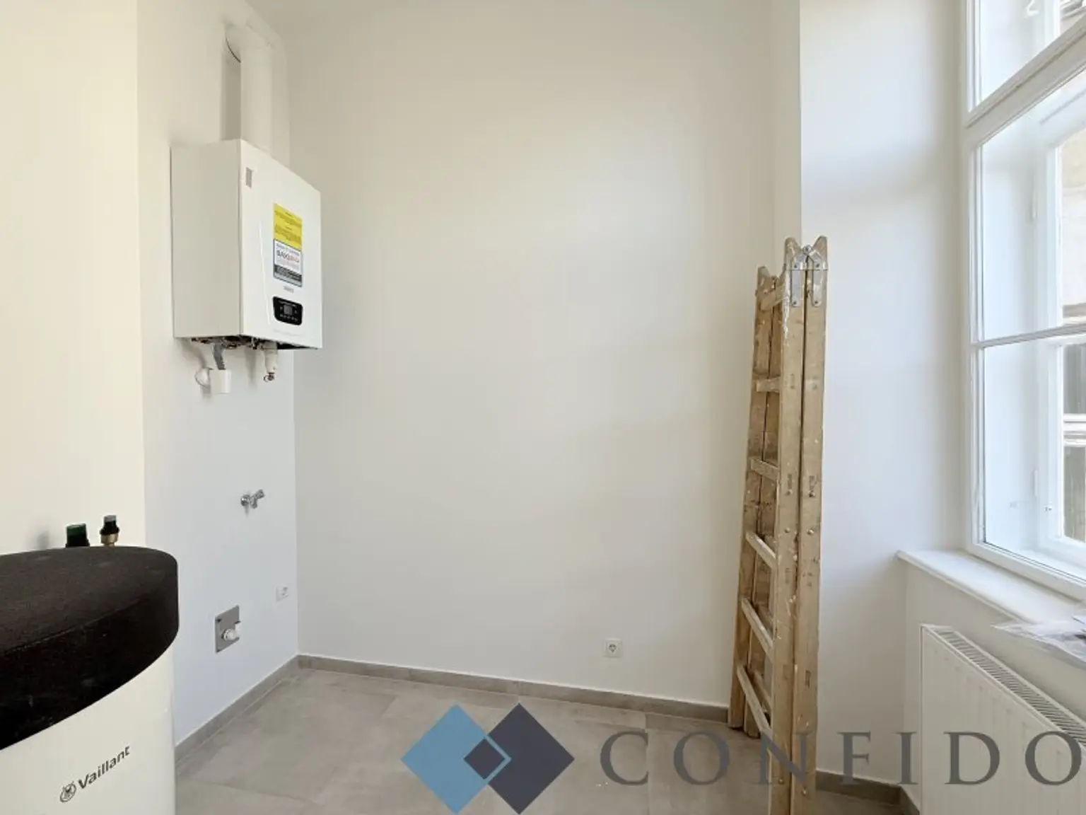 Erstbezug beim Rochusmarkt - Neu sanierte 5 Zimmer Altbauwohnung in begehrter Lage!