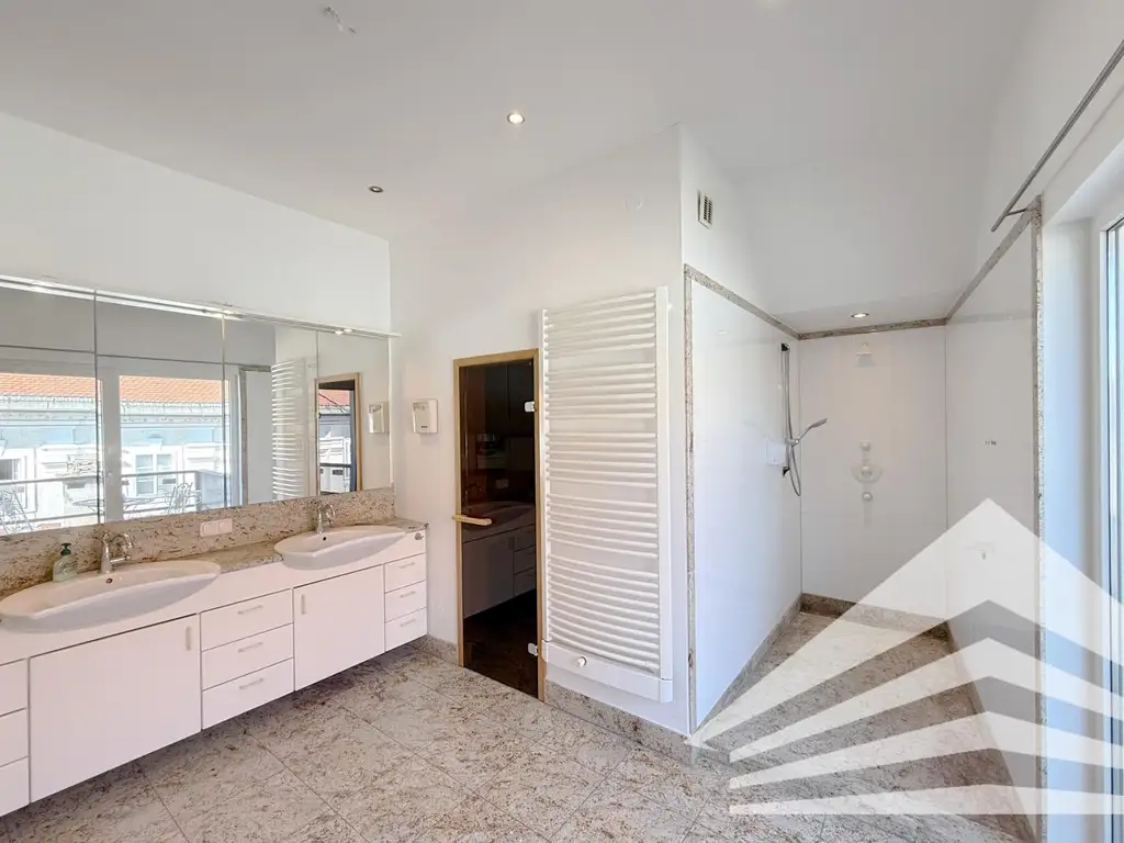168 m² Penthouse in bester Innenstadtlage! Feine Ausstattung + PP inkl.!