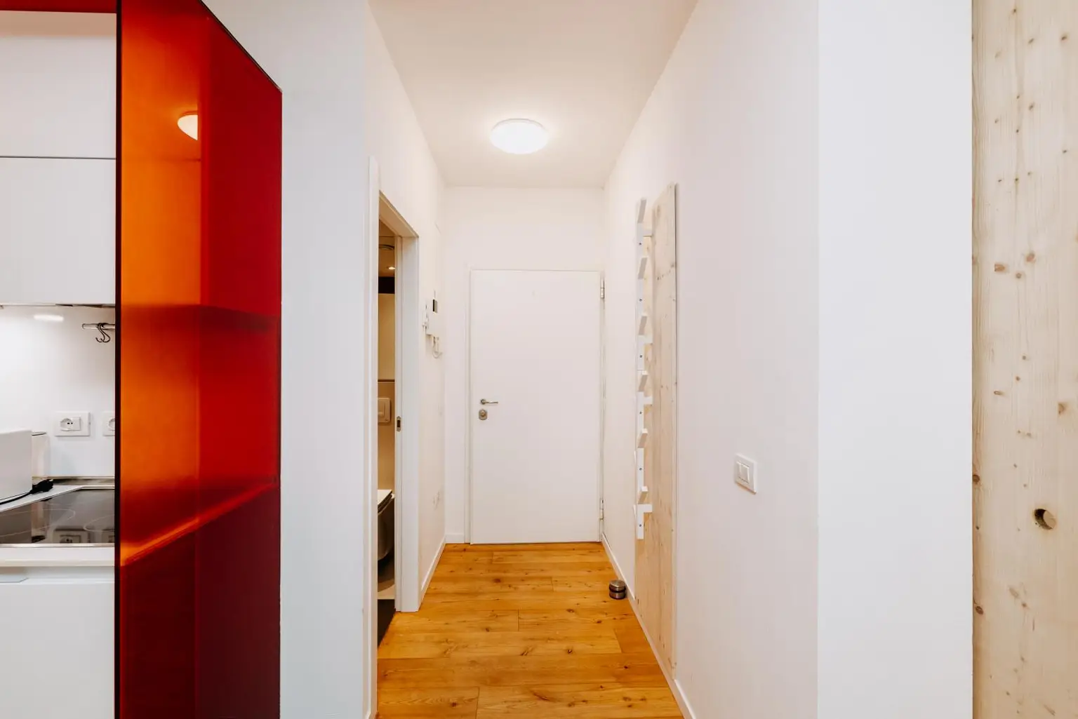 Eingangsbereich mit funktionaler Gaderobe