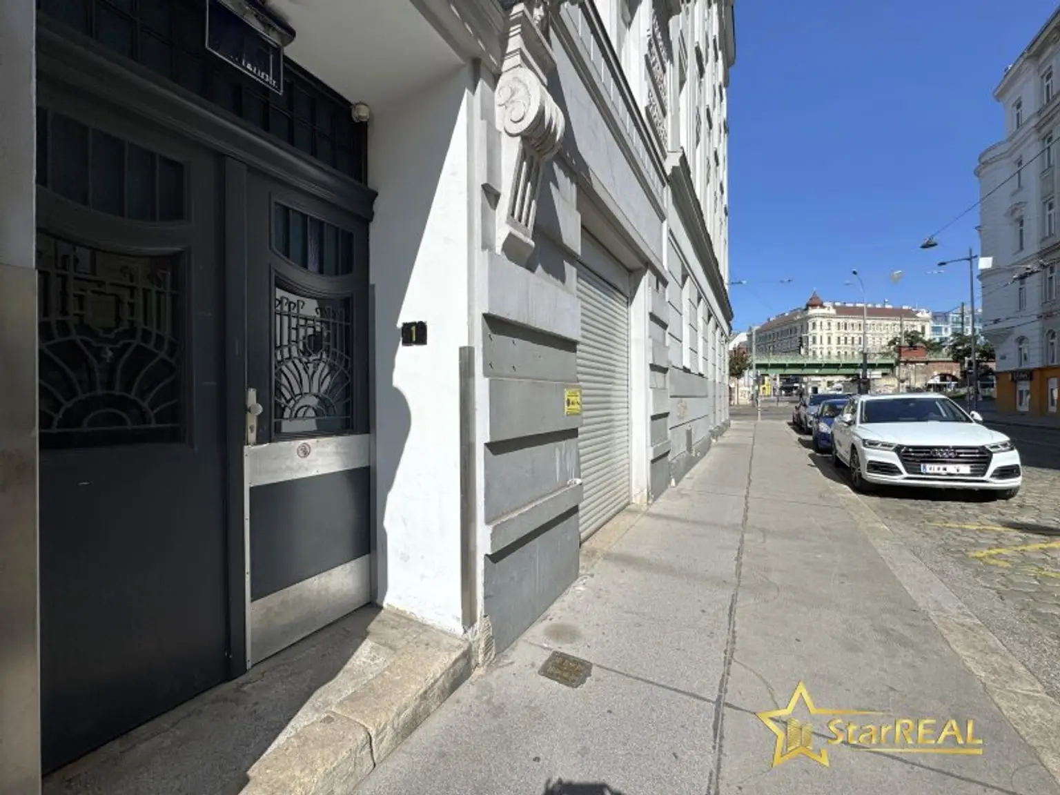 ROHDIAMANT IN TOPLAGE! U6 DIREKT. SANIERUNGSBEDÜRFTIGE 3,5 ZIMMER. FISCHGRÄTPARKETT.