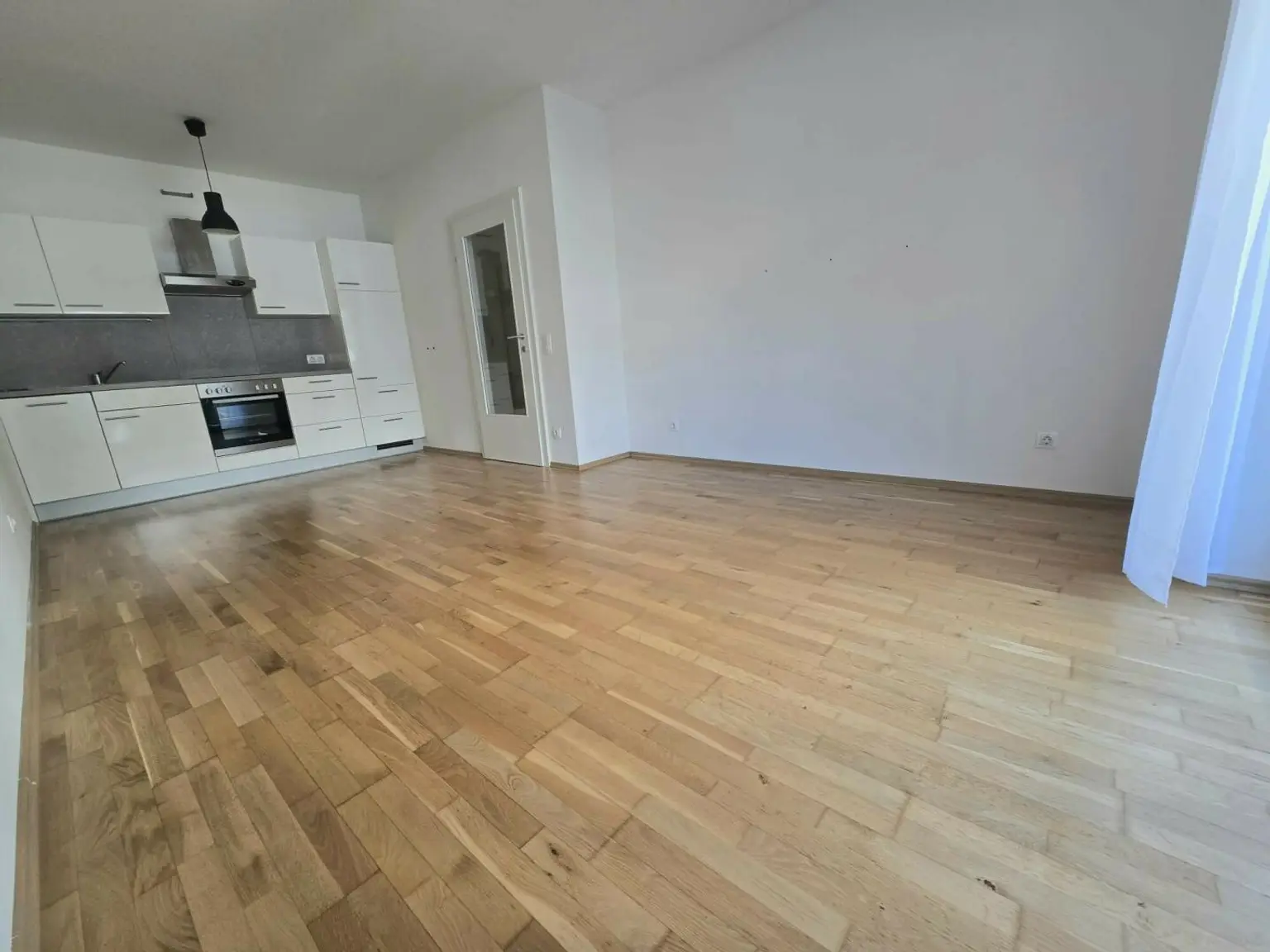 Schöne Zwei-Zimmer-Wohnung mit Balkon und ein Tiefgaragenstellplatz in ruhiger Lage!