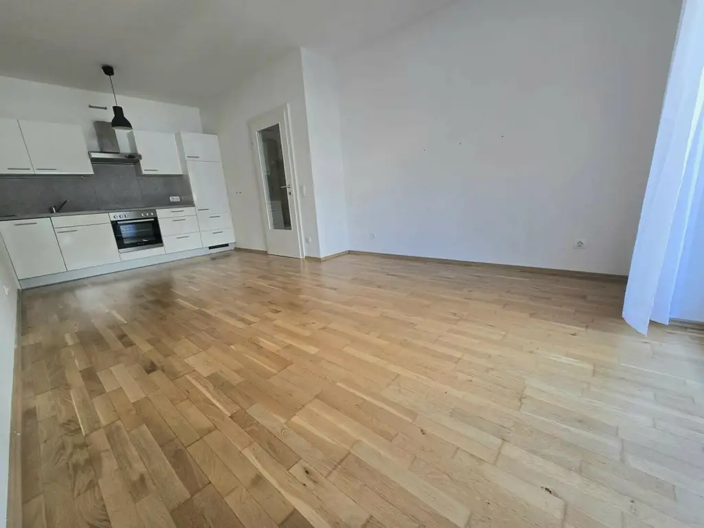 Schöne Zwei-Zimmer-Wohnung mit Balkon und ein Tiefgaragenstellplatz in ruhiger Lage!