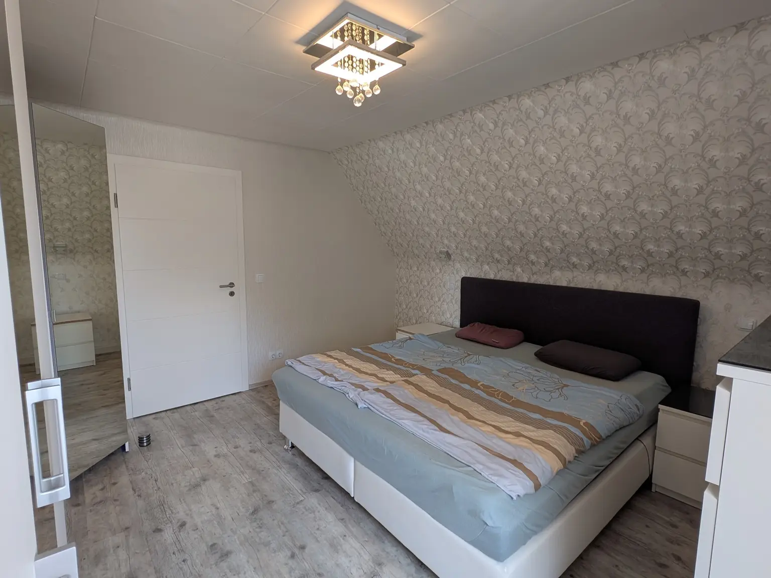 Schlafzimmer 1