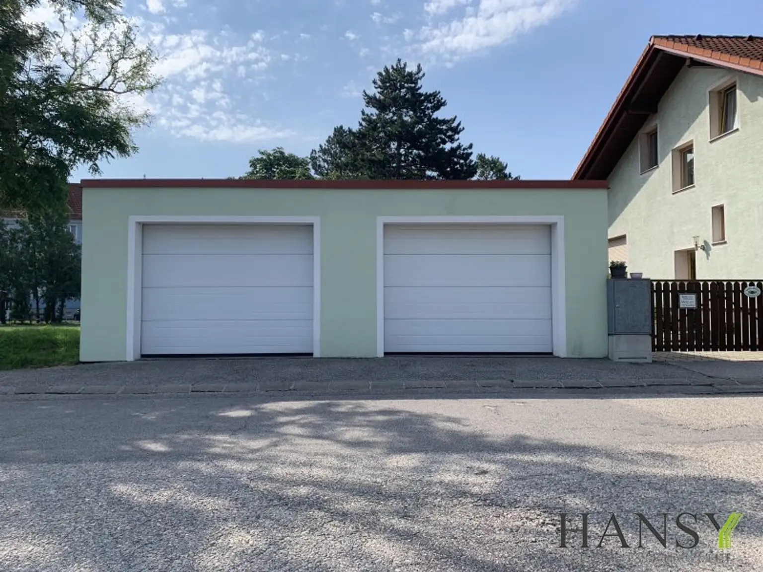Großzügiges, bezugsfertiges Traumhaus mit Baugrund, Doppelgarage und Gartenidylle