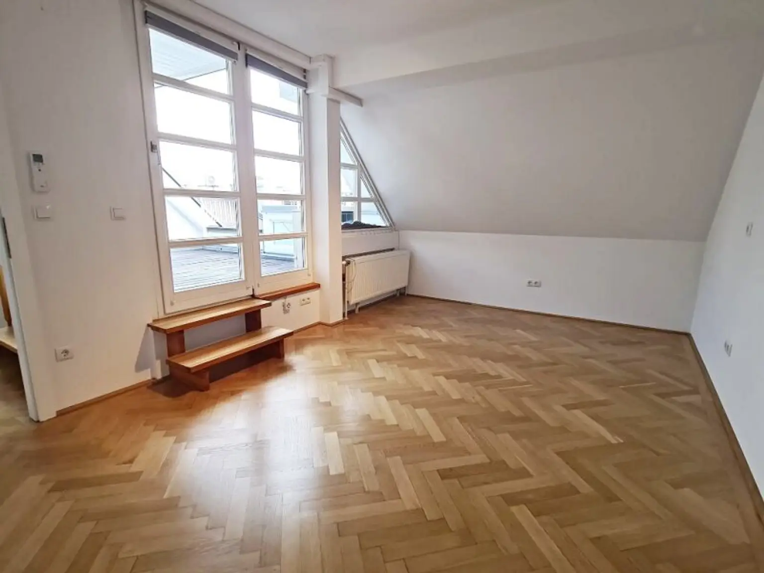 ZELINKAGASSE, DACHGESCHOSS, klimatisierte 157 m2 Maisonette mit 18 m2 Terrasse, 4 Zimmer, Küche, Wintergarten, 2 Bäder, Börse-Nähe
