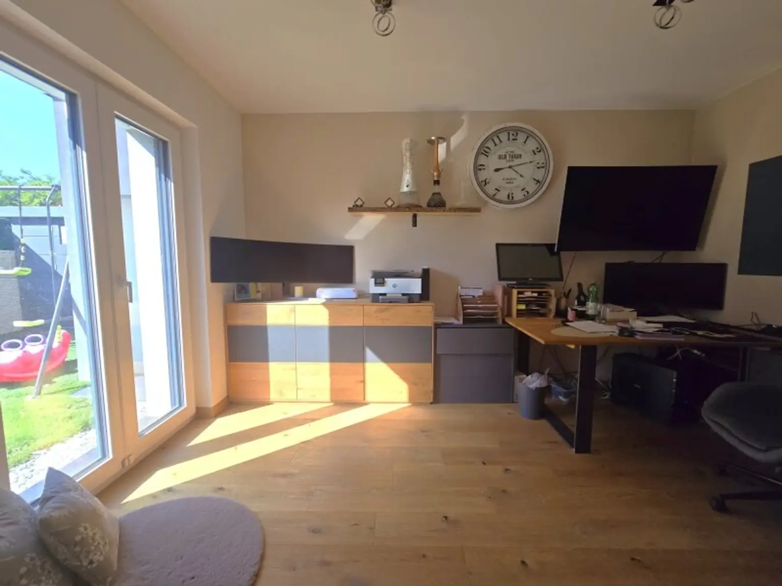 Traumhaft LUXURIÖS AUSGESSTATTETES SMART EFH in Leopoldsdorf: Wfl. 196m², 6 Zimmer, Balkon & Terrasse! + PHOTOVOLTAIK ANLAGE mit STROMSPEICHER + beheizter POOL  + GARAGE + GRILLPLATZ +