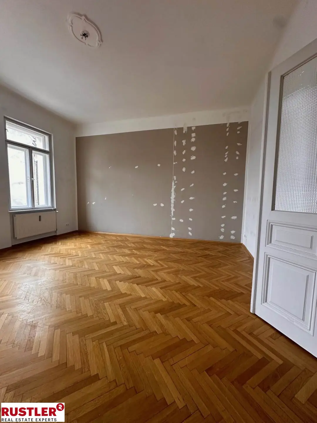 Repräsentative Altbauwohnung im Zentrum mit Balkon