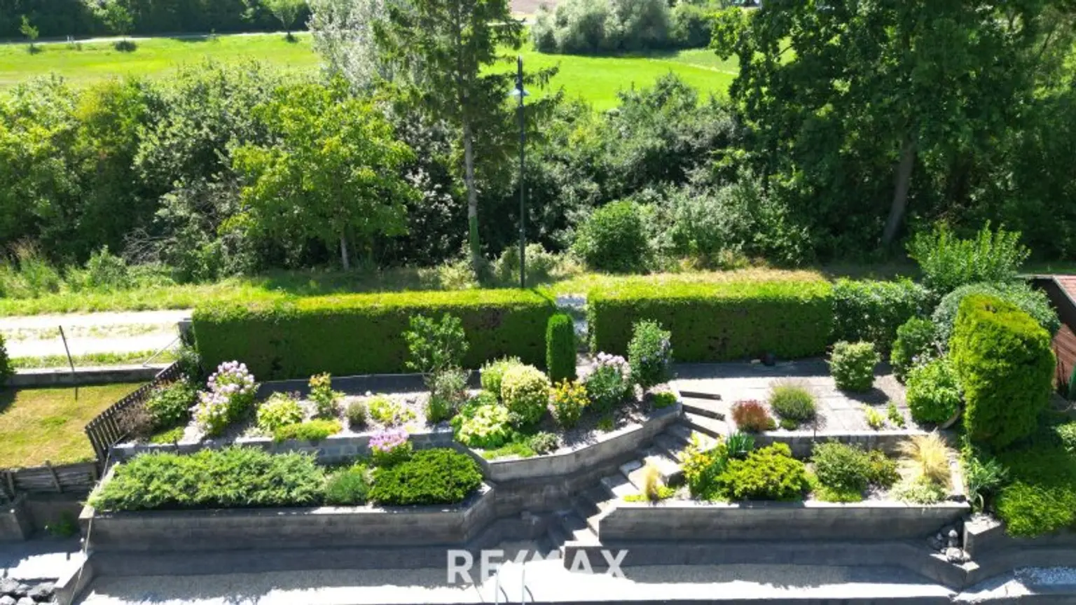 Grundstück 2 gegenüber