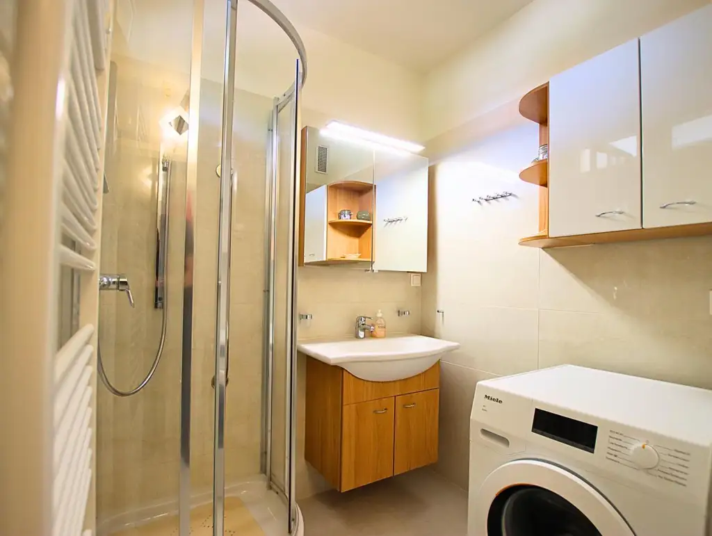 WOHNEN MIT STIL! Hochwertig eingerichtete 2 Zimmer Wohnung am Stadtrand von Baden