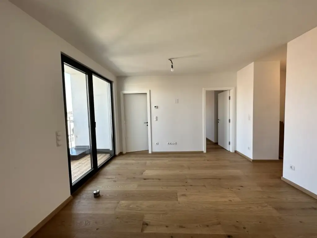 ZWEITBEZUG: 3-Zimmer-Wohnung mit Loggia in der Varnhagengasse