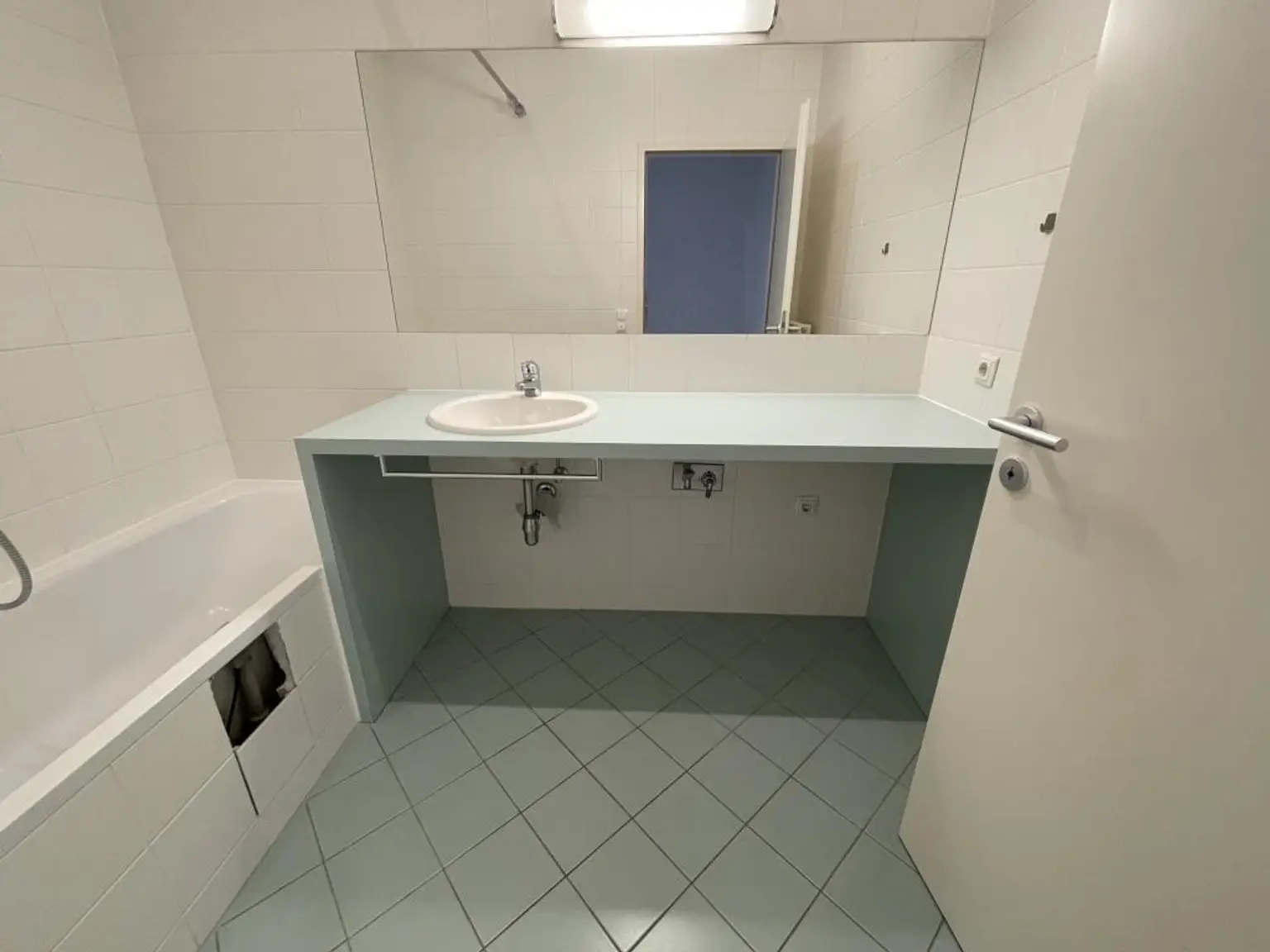 Erdgeschoß, barrierefrei, Innenhof! Ruhige, loft-artige Neubauwohnung mit 2 kl. Terrassen