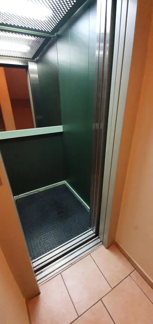 U1 Fussgängerzone - Büro / Bürowohnungkombi