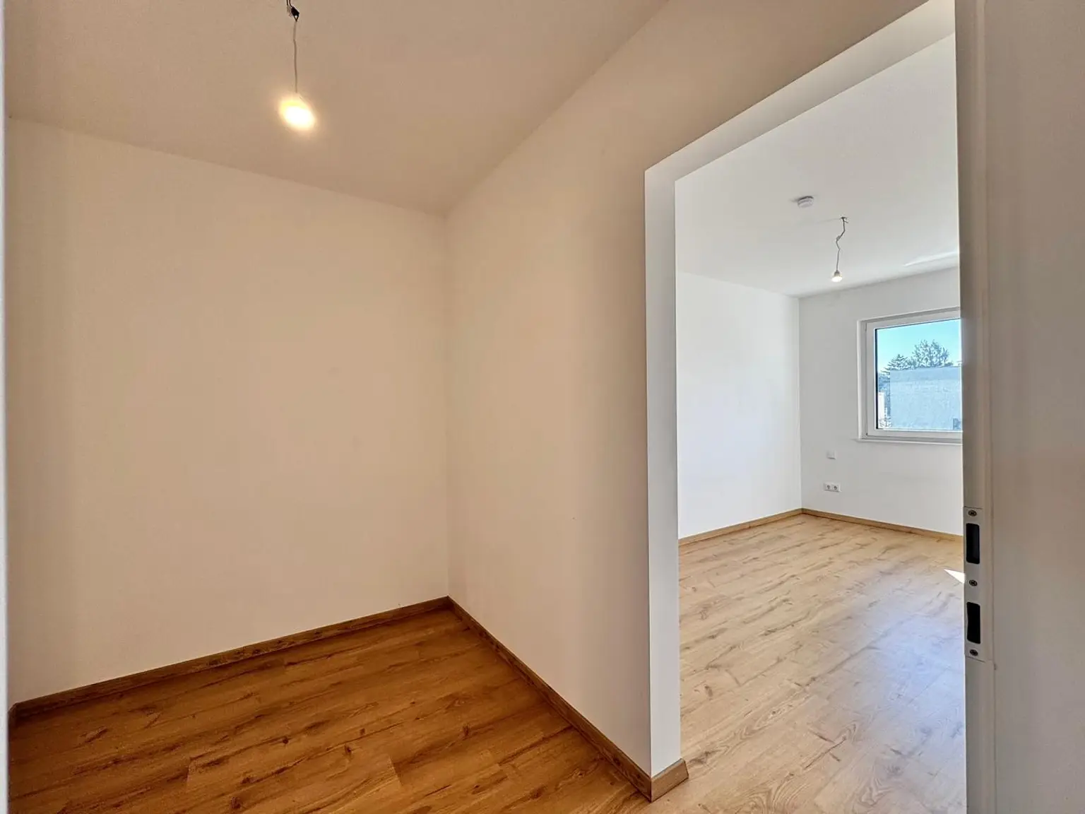 Zwei moderne Reihenhäuser in wunderbarer Umgebung und trotzdem in 30 Minuten in Wien