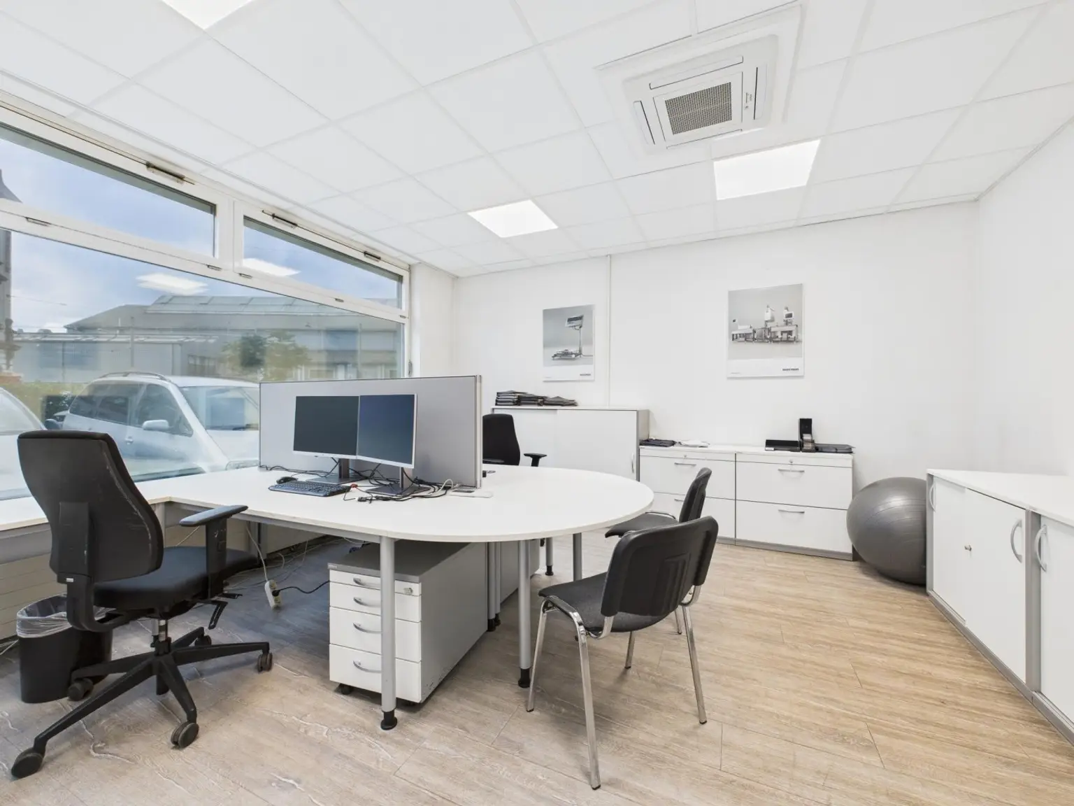 LINZ/STADT: Vielseitig nutzbare Geschäfts- Büro- bzw. Ordinationsfläche mit einer Gesamtgröße von 215,48 m²  + PARKFLÄCHE ca. 70 m² zu erwerben