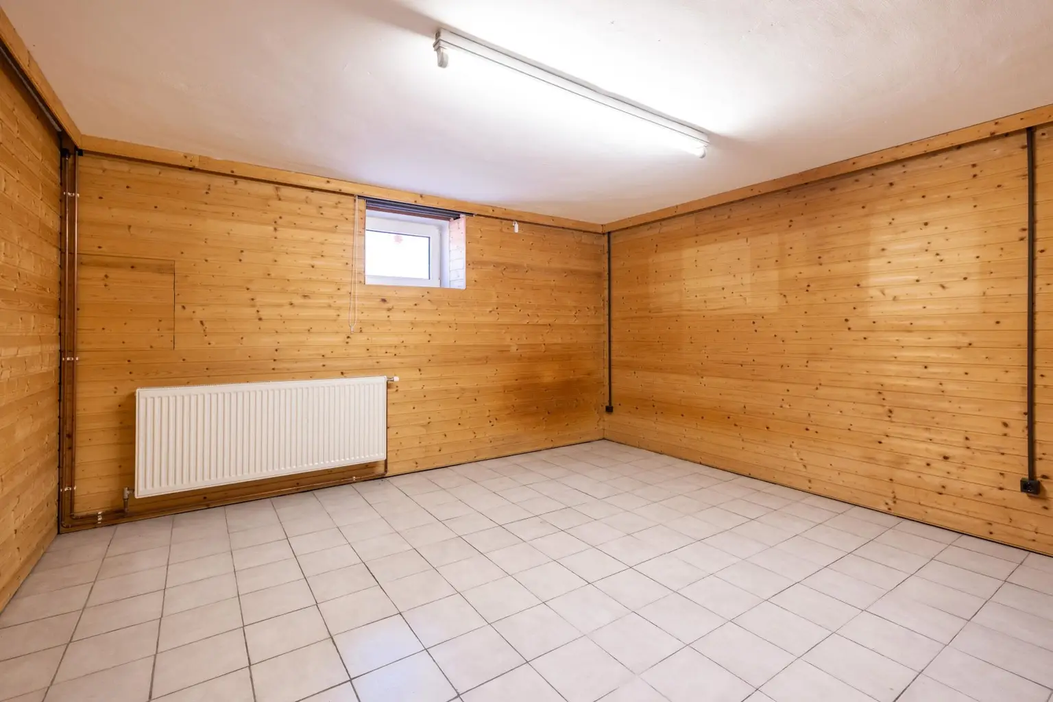 Ihr neues Zuhause: Haus mit Pool, Wintergarten & Komfort