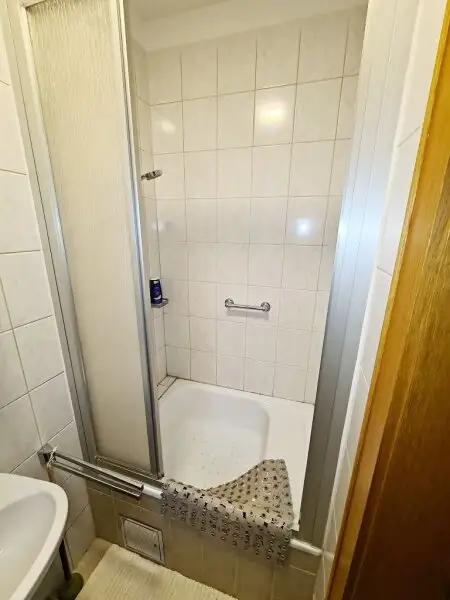FAMILIENHIT, ENKPLATZ, gepflegte 113 m2 Neubau mit Loggia, 4 Zimmer, Küche, 2 Bäder, teilmöbliert, 3. Liftstock, U3-Nähe