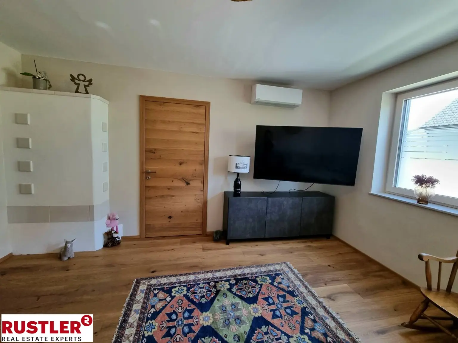 Großzügiges Einfamilienhaus mit separater Wohneinheit  & Pool