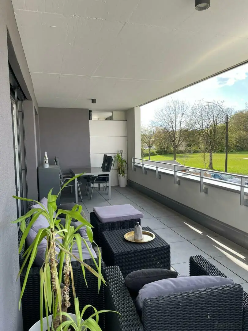 große Terrasse Frühjahr