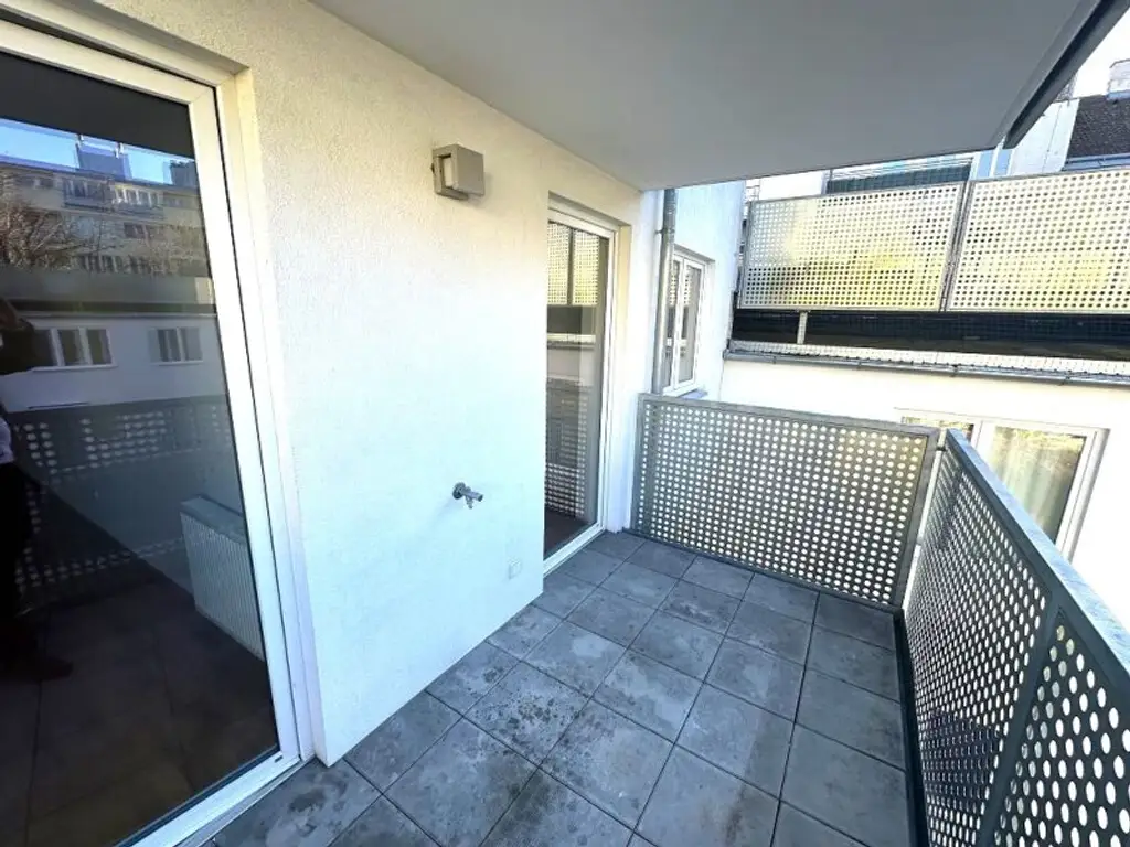 U3-NÄHE, LORYSTRASSE, sonnige 74 m2 Neubau mit 8 m2 Balkon, 2 Zimmer, Wohnküche, Wannenbad, Garage möglich, 3. Liftstock