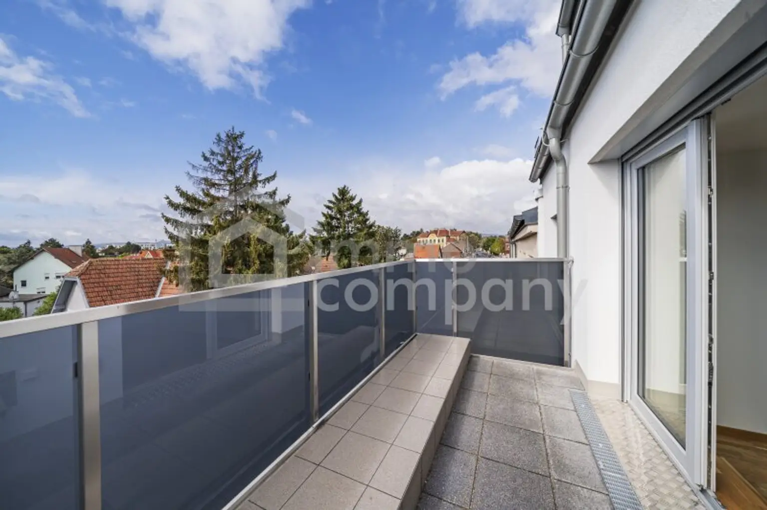 Wunderschöne 3-Zimmer-Wohnung mit herrlicher Aussicht und Balkon + Stellplatz! 12. Bezirk.