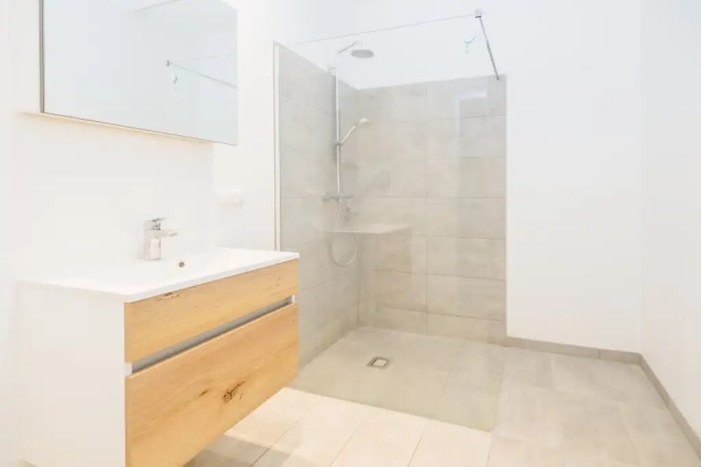 PROVISIONSFREI I SMART-LIVING I STYLISCHES PENTHOUSE I KLIMA I SONNENTERRASSE I OFFENE DESIGN-KÜCHE I ELEGANTES BAD MIT REGENDUSCHE I PROJEKT WOHNEN
