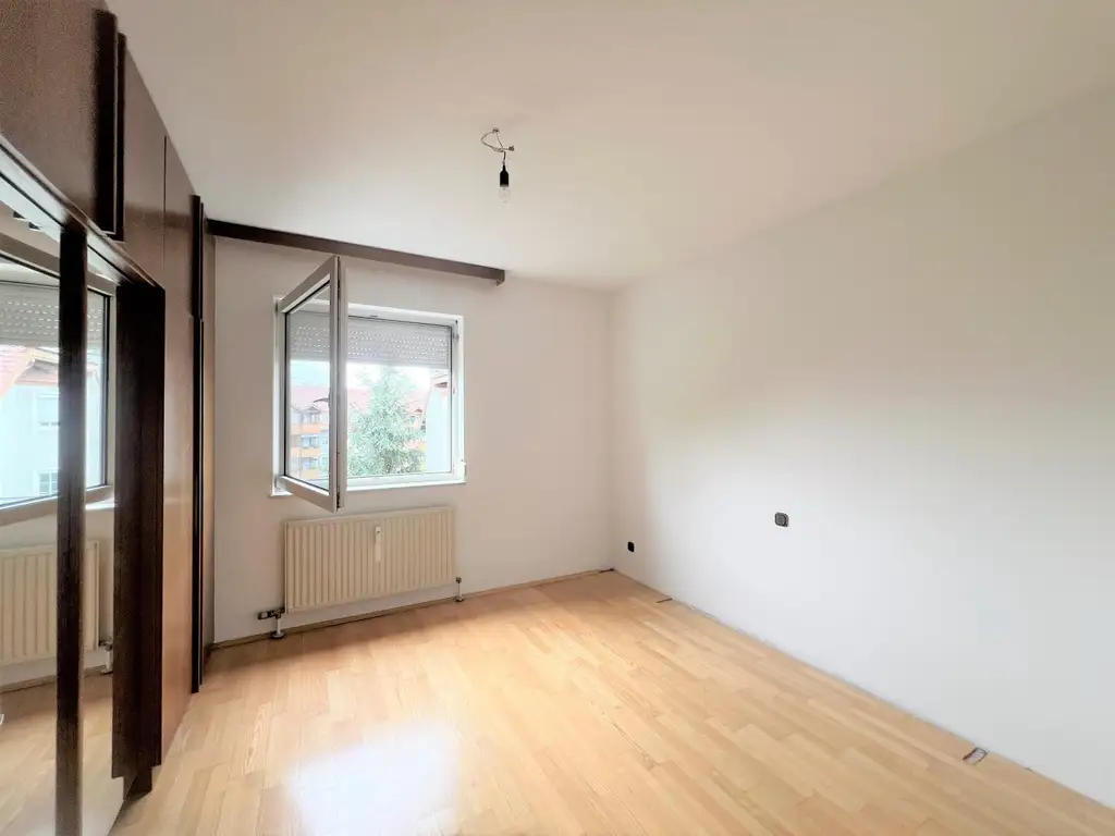 TOLLE WOHNUNG IN RUHIGER LAGE - TIEFGARAGENPLATZ INKLUSIVE