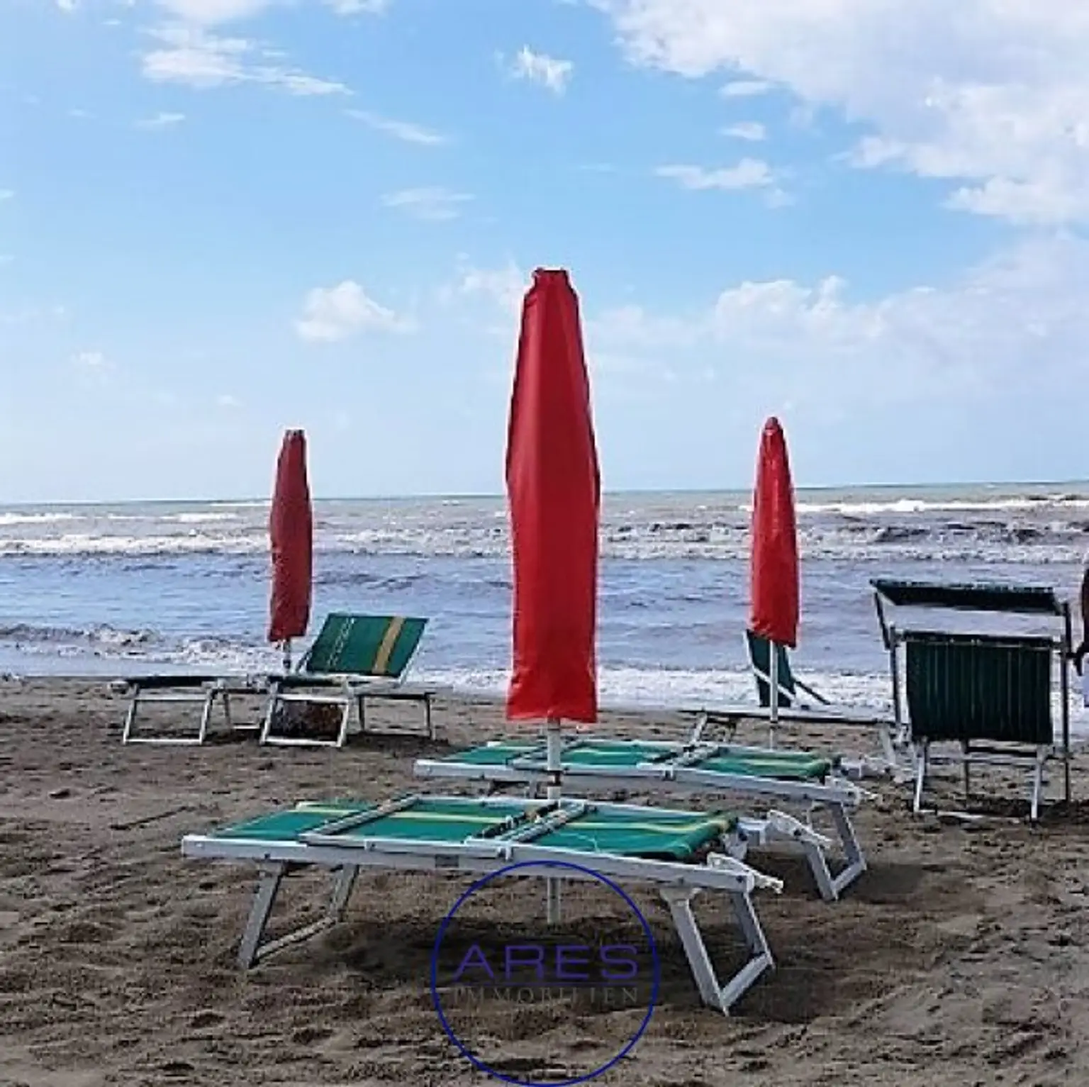 ITALIEN - Unweit von Rom wartet dieser herrliche Villenanteil innerhalb einer exklusiven Anlage mit Privatstrand auf Sie!