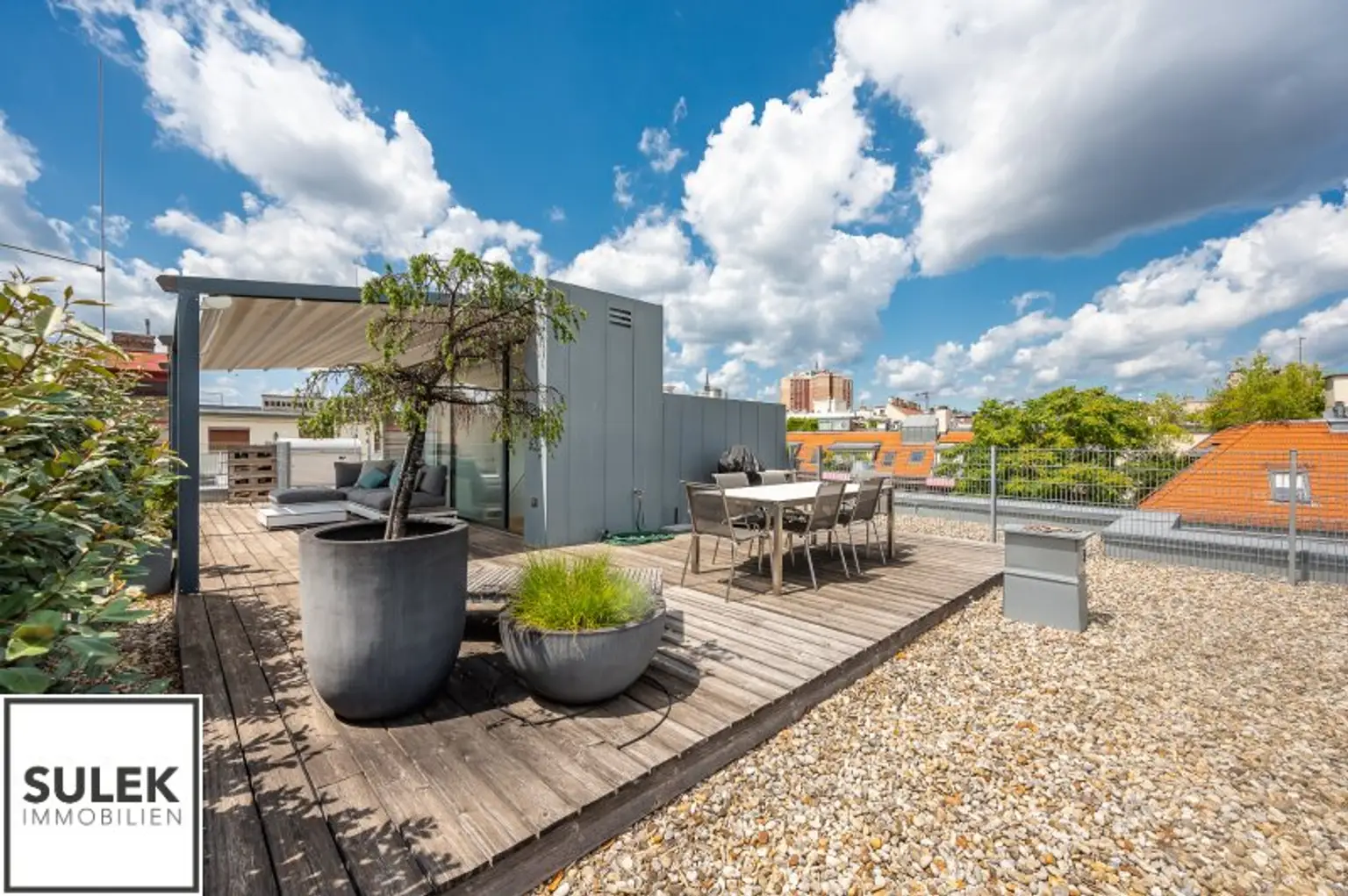 Einzigartige DG-Wohnung mit Loft-Charakter und Terrassen (rd. 165m²) inkl. atemberaubendem Fernblick