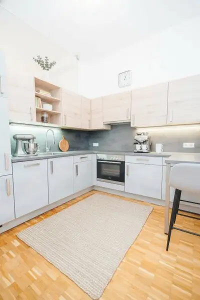 WOHNEN AM PARKRAND I BALKON I WG-TAUGLICH I RUHIG I BADEWANNE I AB SOFORT I PROJEKT WOHNEN I