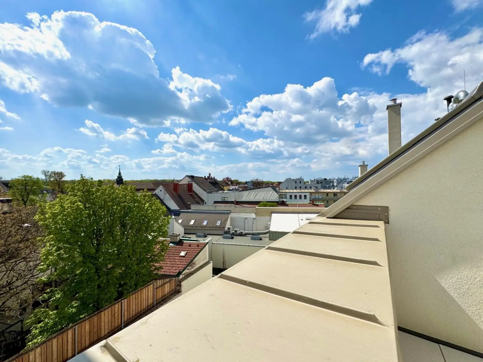 R | ++ NEU ++ FAMILIENWOHNUNG mit Galerie und FANTASTISCHER TERRASSE | Prima Service Immobilien