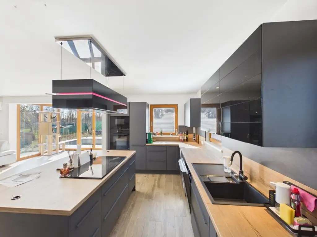 Idyllisches Einfamilienhaus in Gänserndorf: 5 Zimmer, Pool, Balkon & mehr!