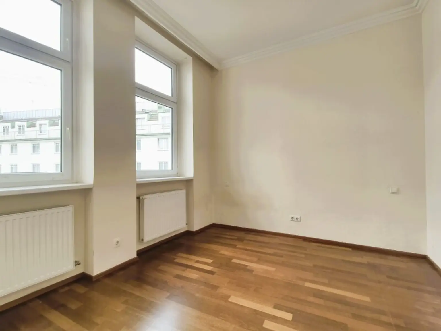 Geräumige 2 Zimmer im stilvollen Altbau - Zentrale Lage Pilgramgasse, 1050 Wien - U4 Fußläufig
