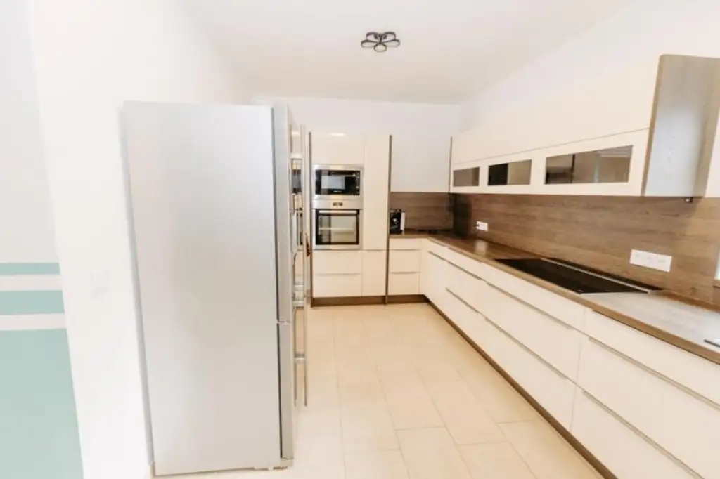 Verträumtes Bauernhaus neu adaptiert (2013) mit Toreinfahrt, Pool, Stadel und Schuppen