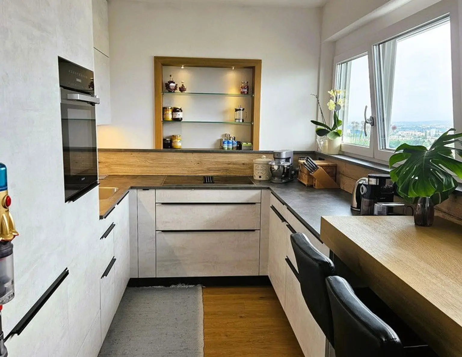 Provisionsfrei! 4.5-Zimmer-Wohnung mit Weitblick in St. Peter (15. OG, TG-Platz, klimatisiert)