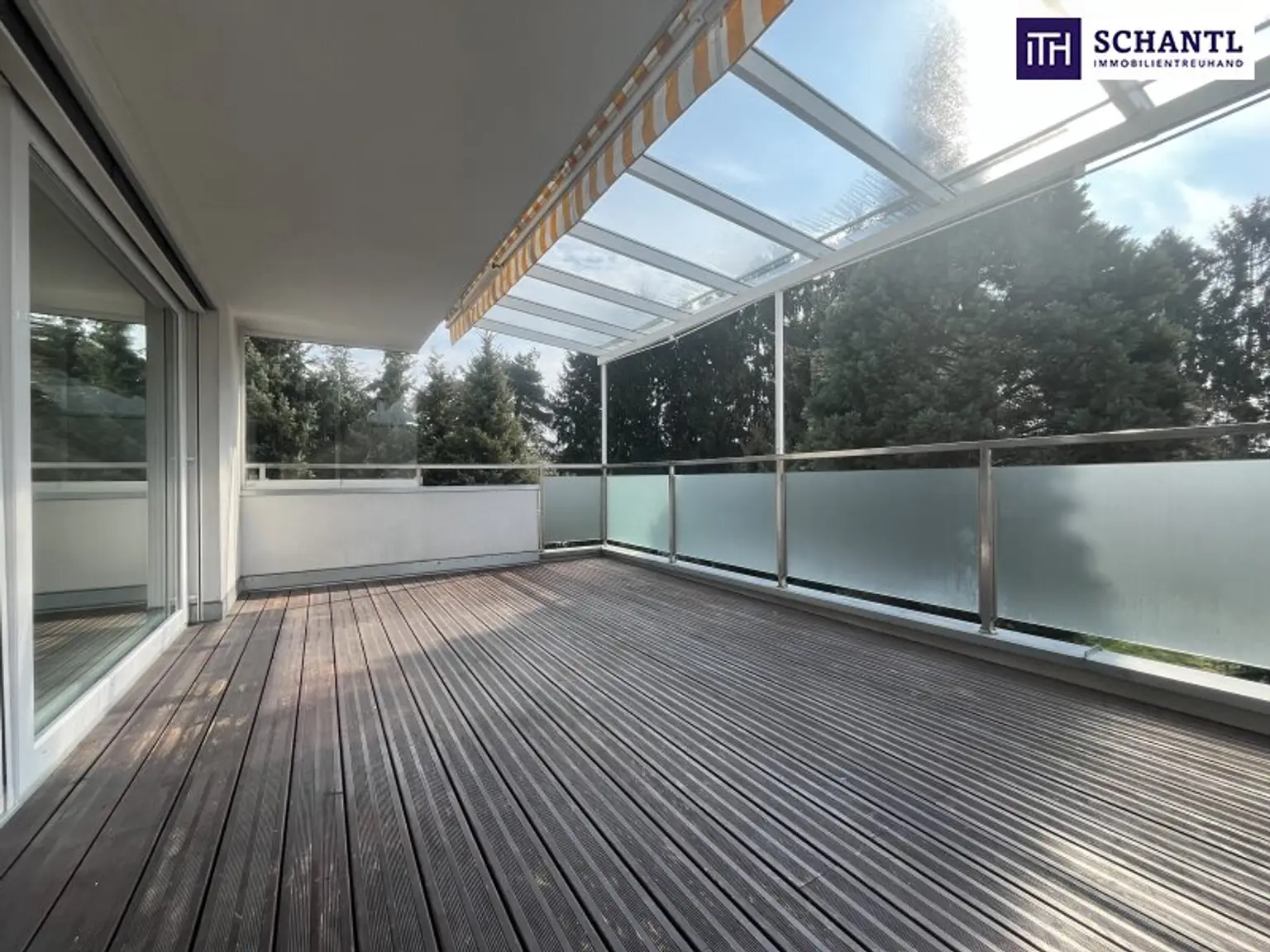 Traumhafte, lichtdurchflutete 3-Zimmer-Wohnung mit gigantischer Terrasse und Blick ins Grüne!