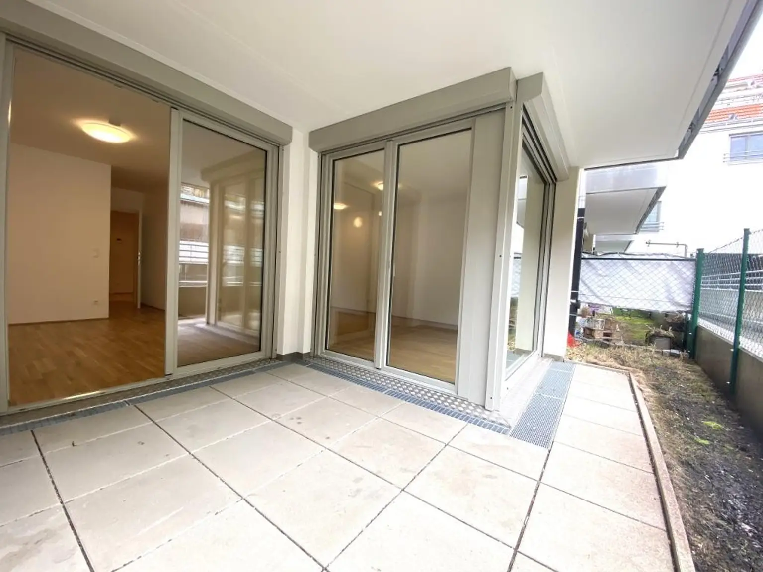 Moderne Terrassenwohnung mit kl. Garten - U6 Nähe!!