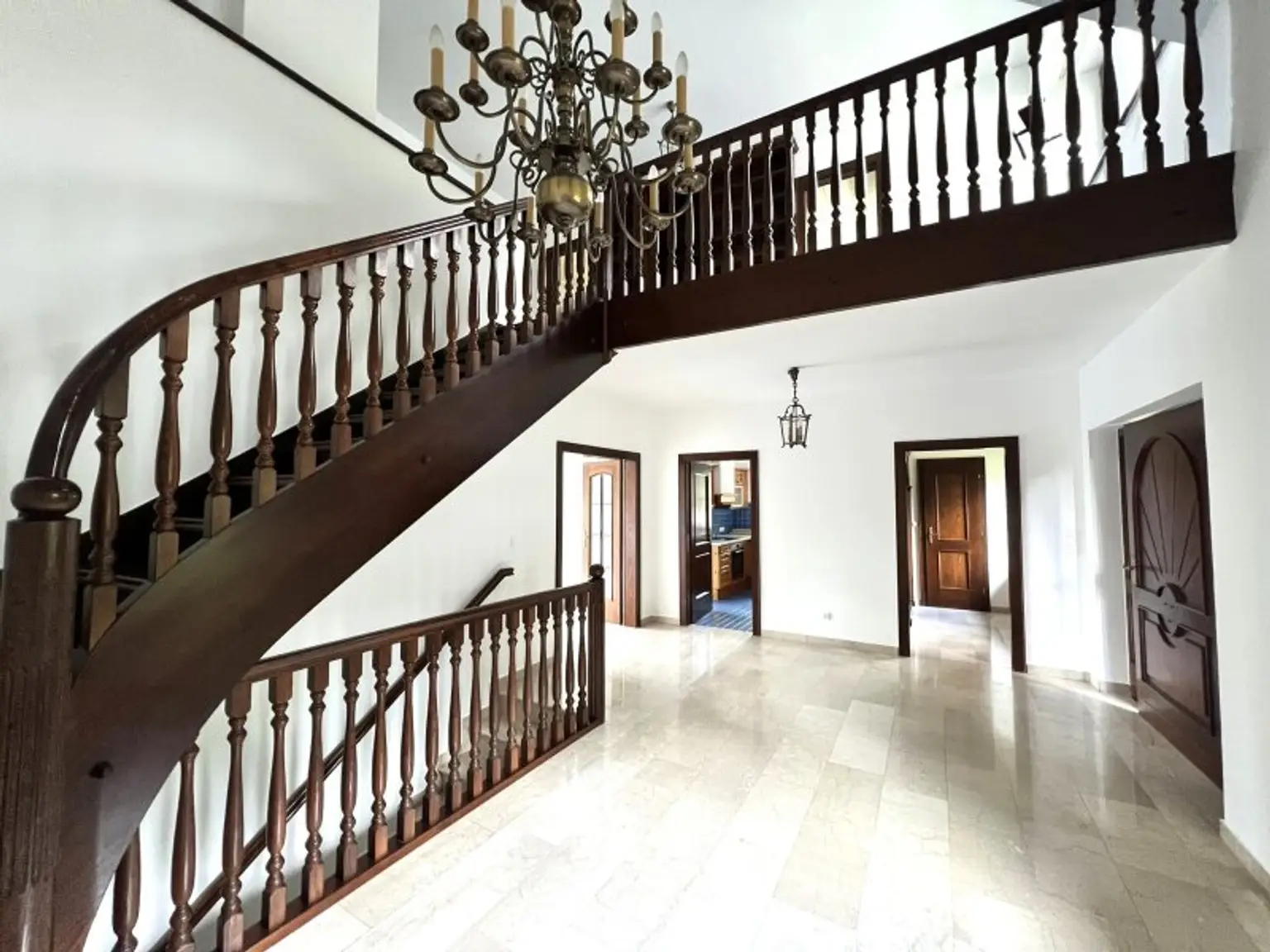 Rarität (!) Großzügige Villa in Badener Bestlage am Mitterberg mit prächtigem Garten - zentrumsnahe (!)