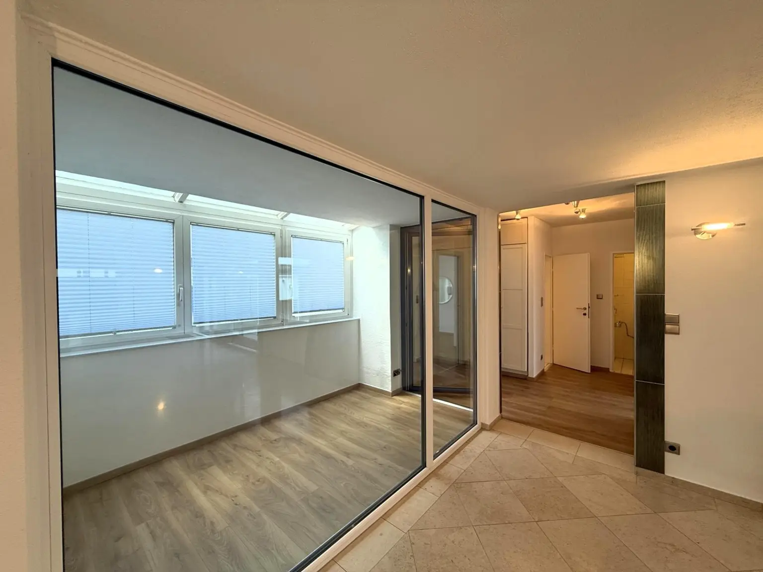 Modernes Atelier, Loft, Dachterrasse im Neunzehnten // Modern Studio, loft, roof terrace in the nineteenth //