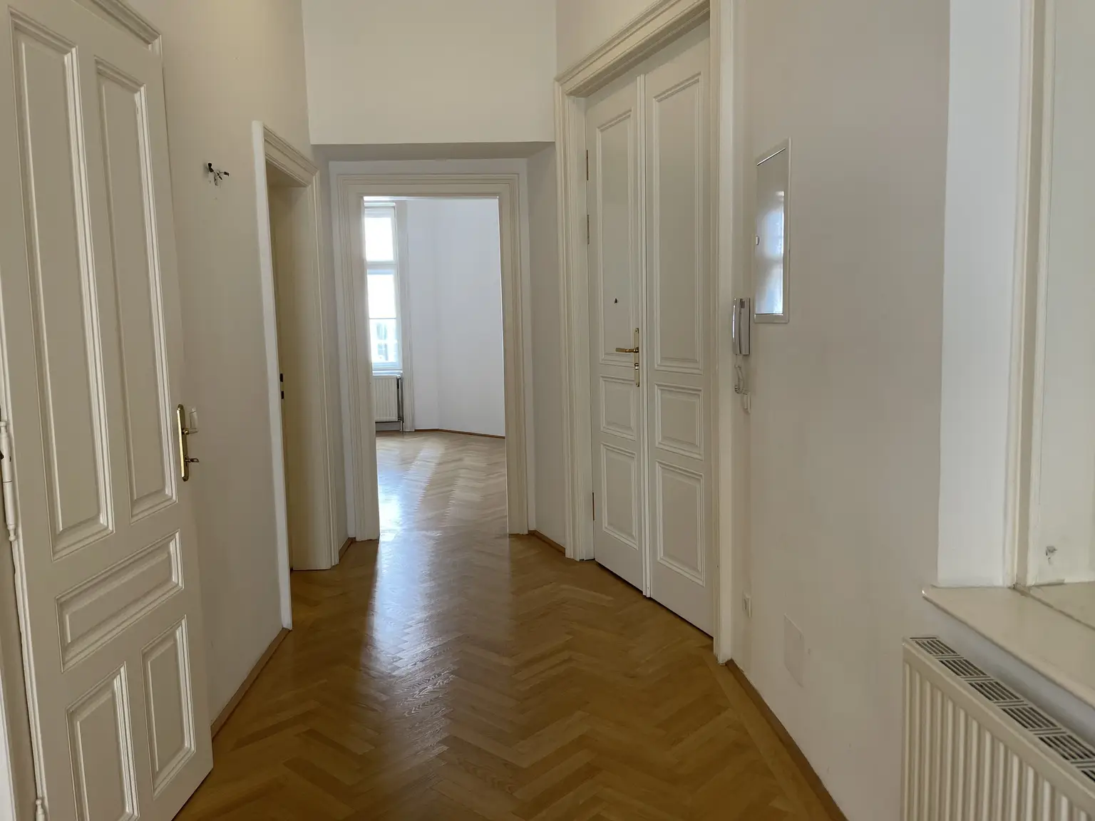 Top-Lage beim Stephansplatz: Ansprechende, charmante Altbauwohnung im stilvollen Haus