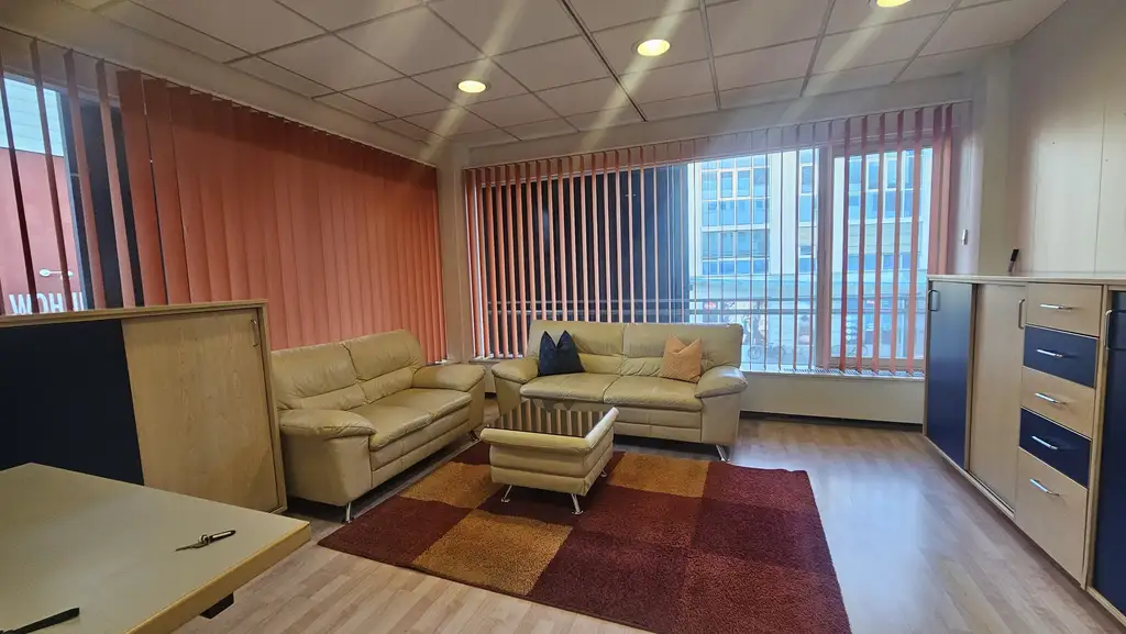 Heller barrierefreier  Büroraum für individuelle Nutzung zu vermieten