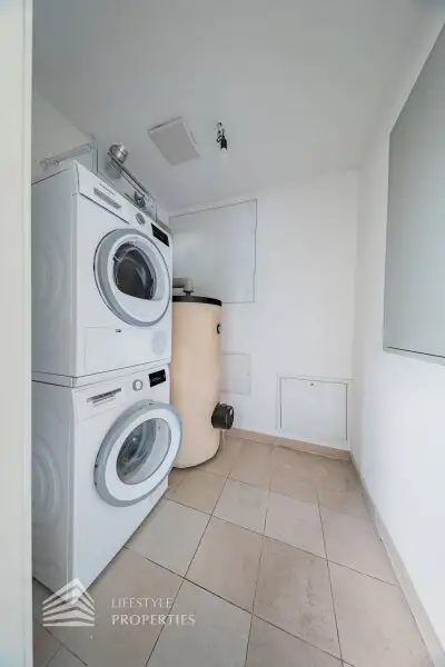 Wunderschöne 4 - Zimmer Wohnung mit Terrasse und Garten