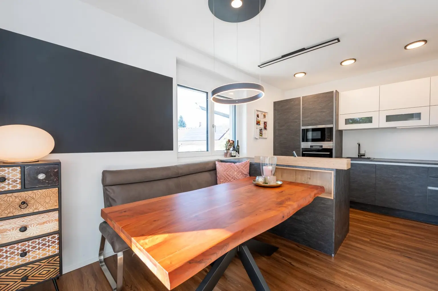 3-Zimmer-Dachterrassentraum inklusive 2 Carports