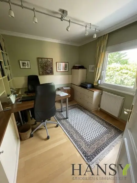 Neuwertiges Traum-Einfamilienhaus in Pfaffstätten: Stil, Pool und Gartenparadies!