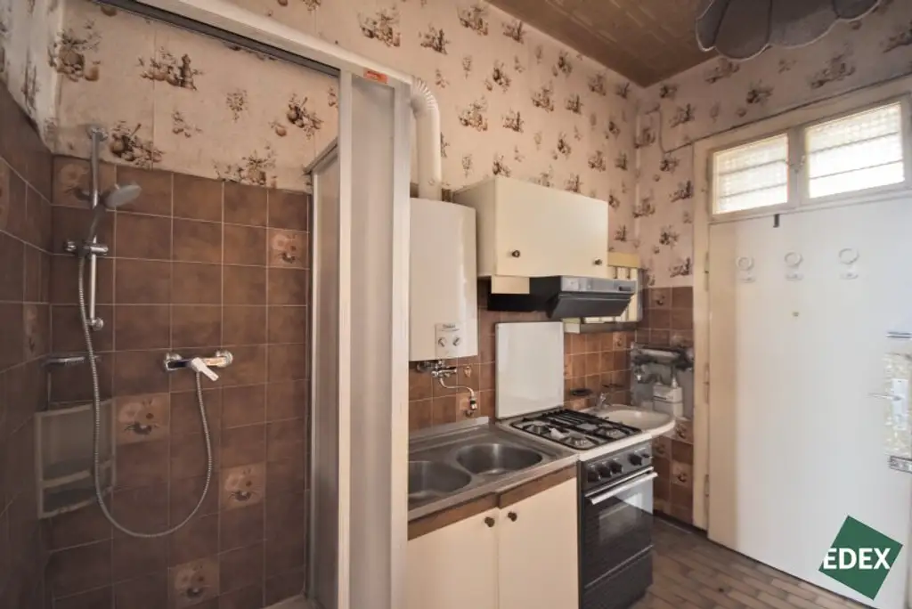 Sanierungsbedürftige 2-Zimmer-Altbau mit Potenzial