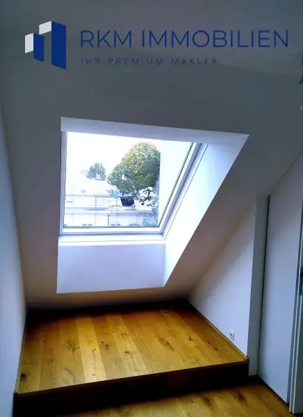 TOP - Neuwertige Dachgeschosswohnung in 1210 Wien – ca. 70 m², 3-Zimmer, ca. 23m² Terrasse und Garagenstellplatz - absolute Ruhelage