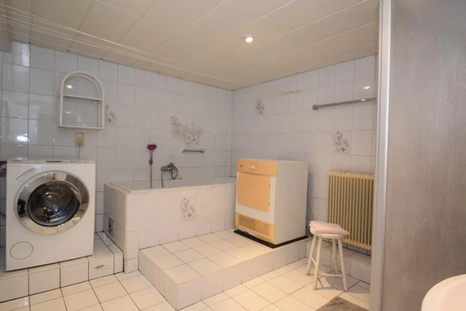 Badezimmer und HWR im Keller