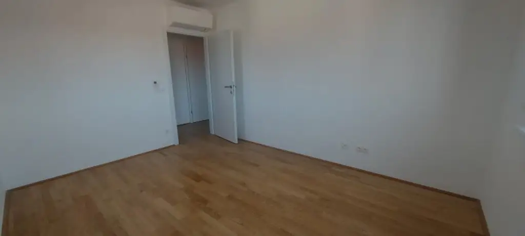 3-Zimmer-Wohnung mit Loggia und Tiefgaragenstellplatz (Top 14)