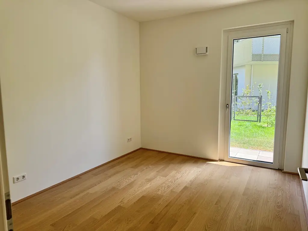 Hirschfeld: Erstbezug und provisionsfrei - 70m2 Garten von der Sonne geküsst! Wie im Urlaub