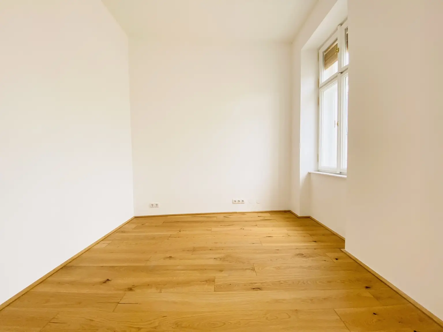 Exklusiver Erstbezug nach Sanierung - 3-Zimmerwohnung mit Freifläche in den ruhigen Innenhof